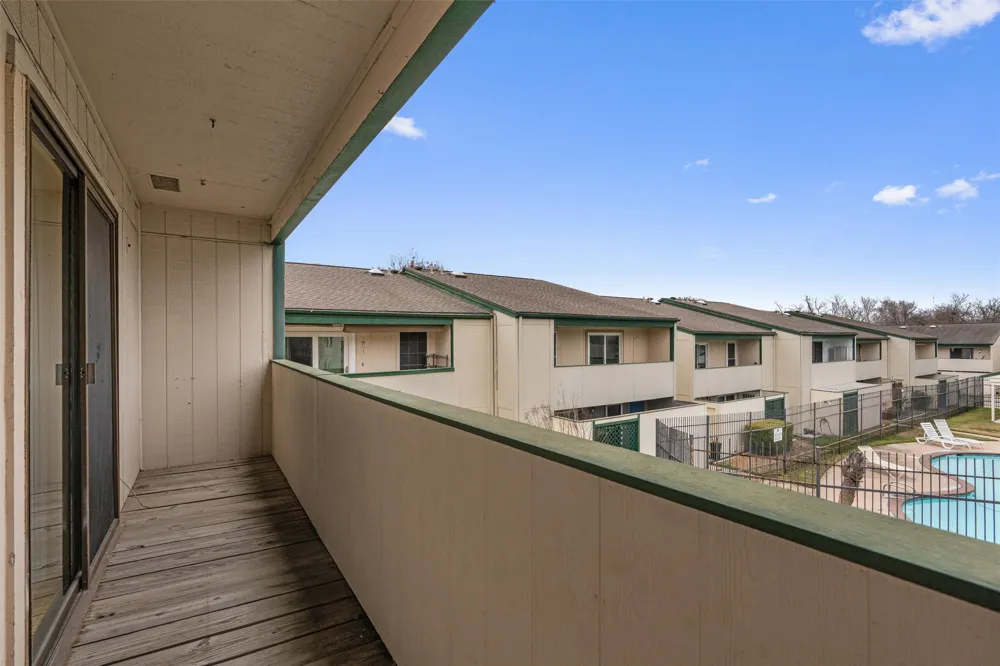 6718 Silvermine Drive #704 Austin, TX 78736