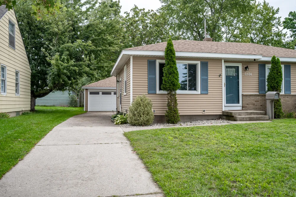 3134 Englehurst Avenue SW Wyoming City, MI 49548