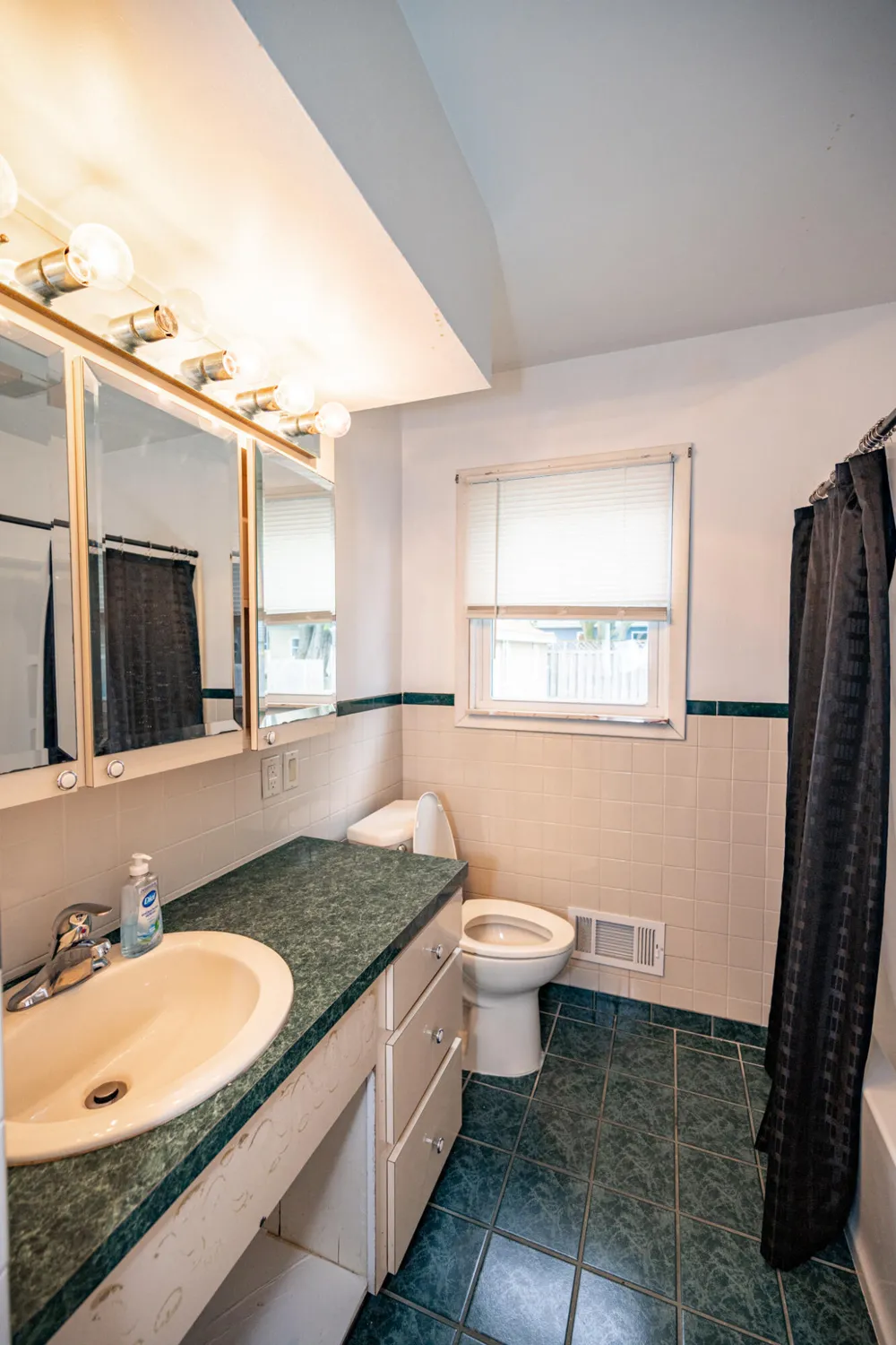 3134 Englehurst Avenue SW Wyoming City, MI 49548