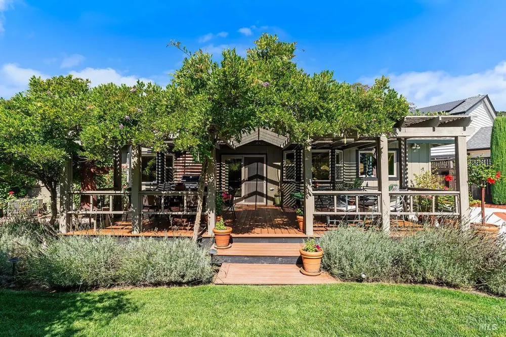 1816 Sherwood Circle Santa Rosa, CA 95405