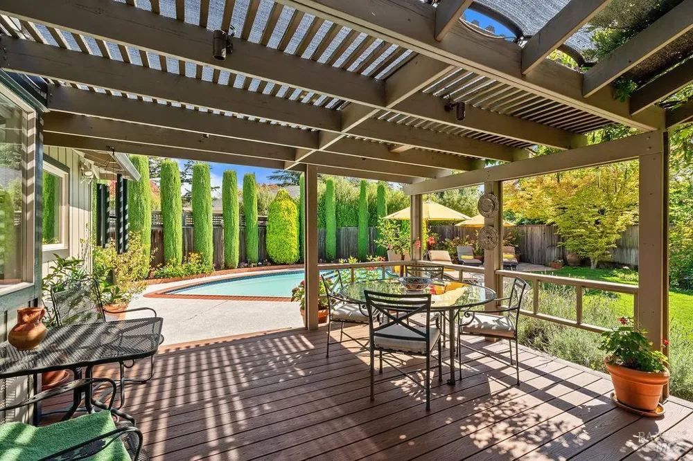 1816 Sherwood Circle Santa Rosa, CA 95405