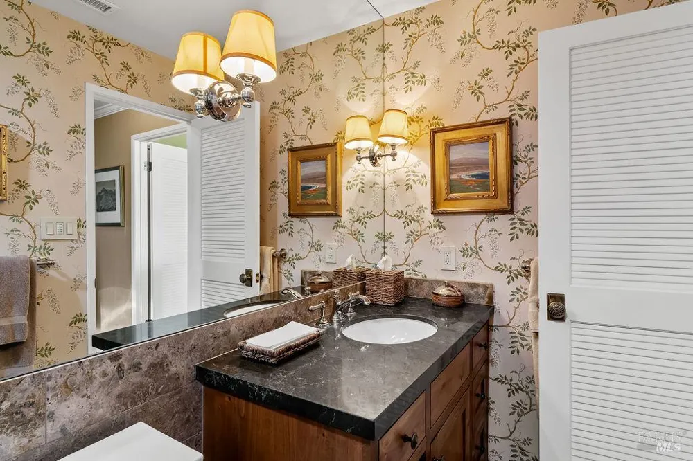 1816 Sherwood Circle Santa Rosa, CA 95405