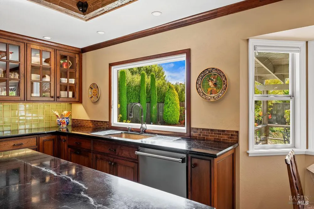 1816 Sherwood Circle Santa Rosa, CA 95405