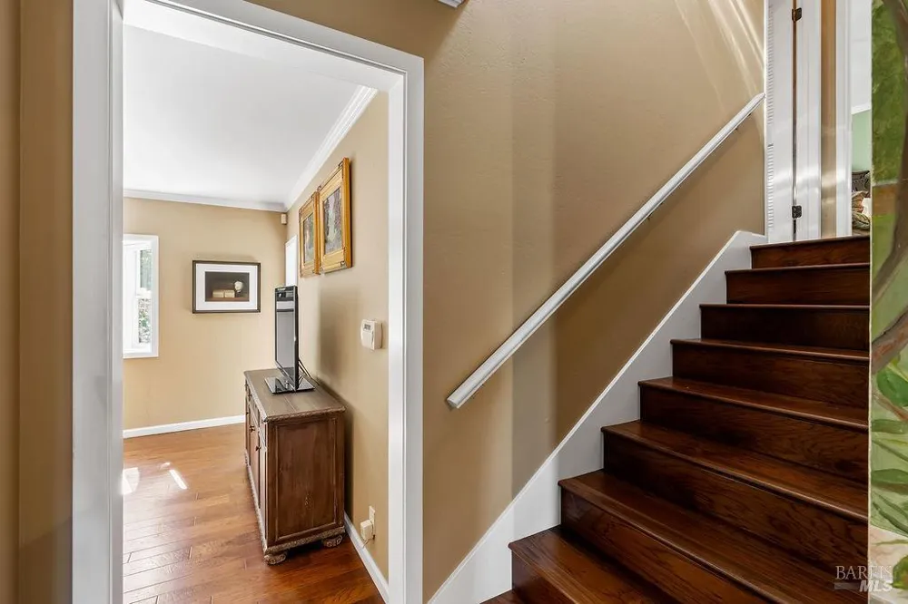 1816 Sherwood Circle Santa Rosa, CA 95405