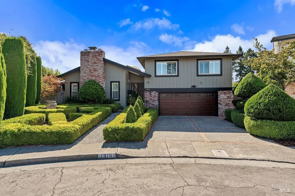 1816 Sherwood Circle Santa Rosa, CA 95405
