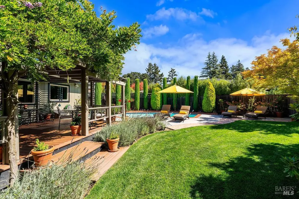 1816 Sherwood Circle Santa Rosa, CA 95405