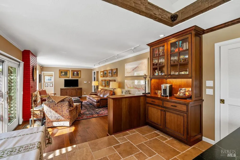 1816 Sherwood Circle Santa Rosa, CA 95405