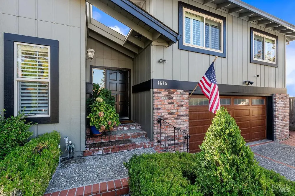 1816 Sherwood Circle Santa Rosa, CA 95405