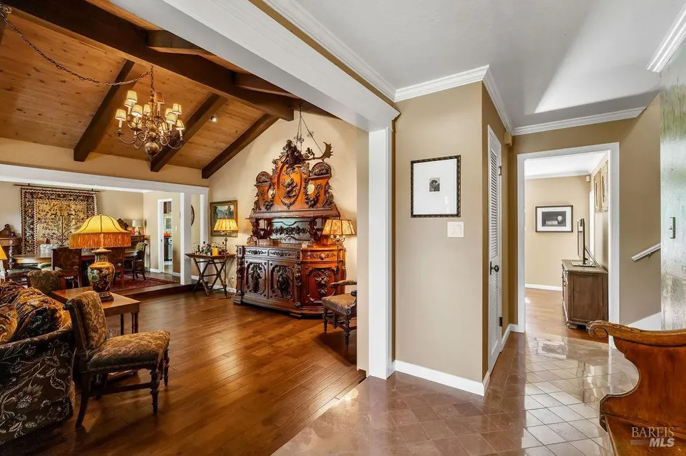 1816 Sherwood Circle Santa Rosa, CA 95405