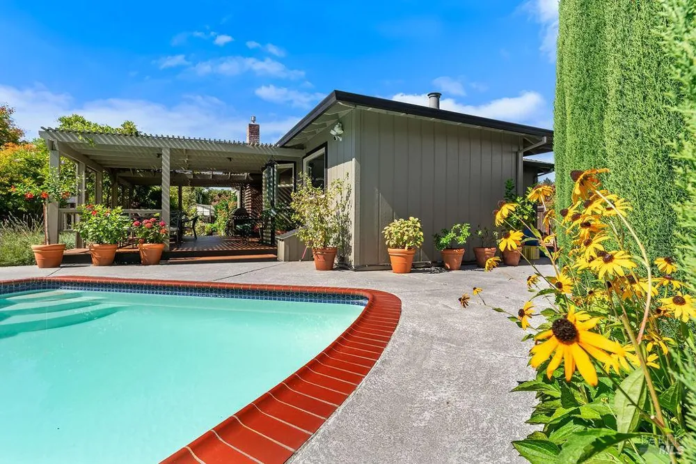 1816 Sherwood Circle Santa Rosa, CA 95405