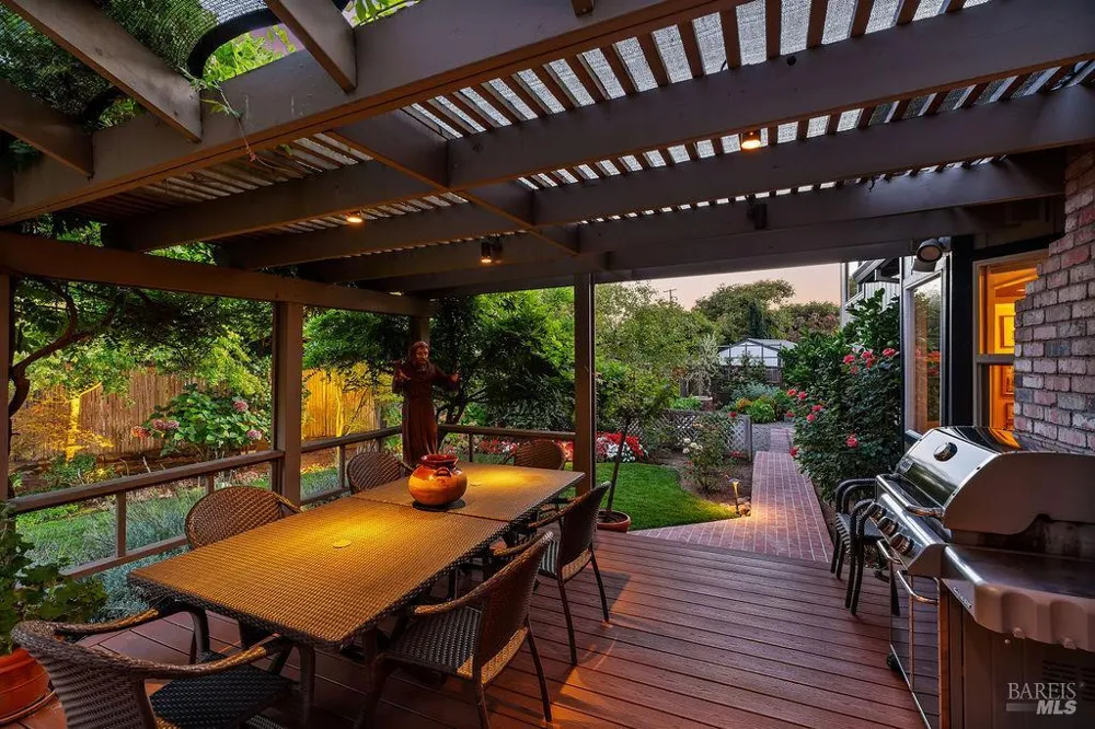 1816 Sherwood Circle Santa Rosa, CA 95405