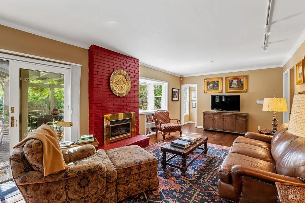 1816 Sherwood Circle Santa Rosa, CA 95405