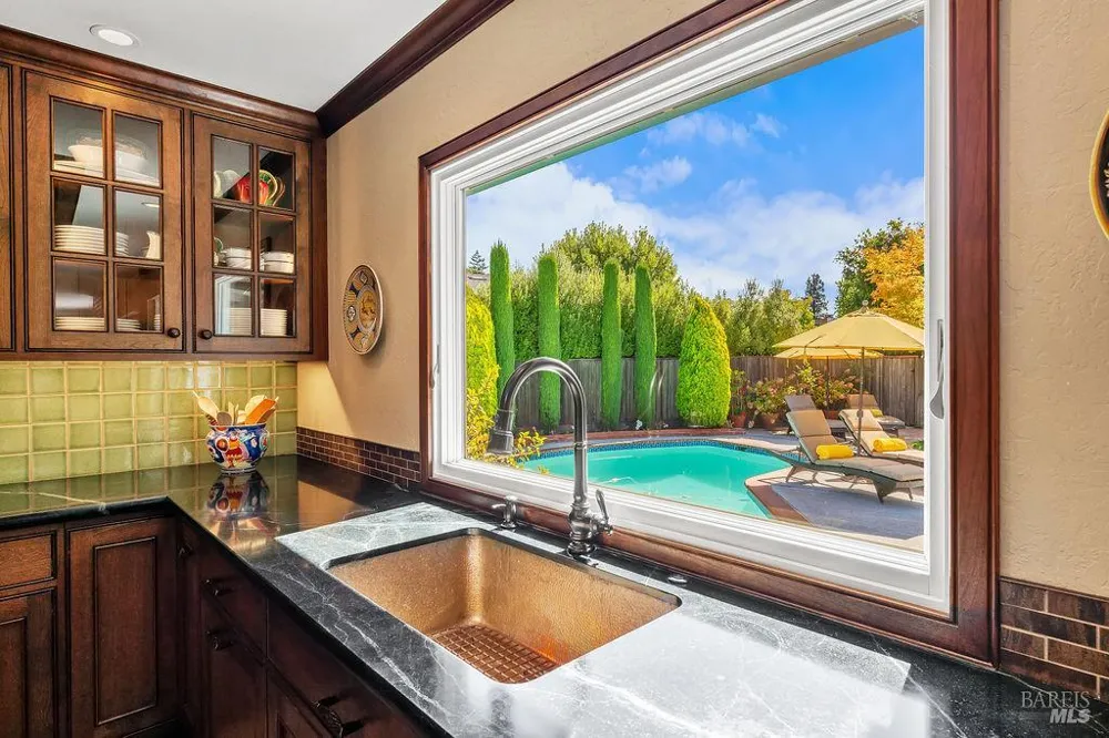1816 Sherwood Circle Santa Rosa, CA 95405