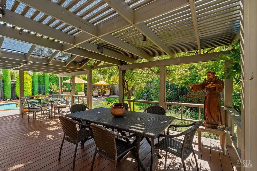 1816 Sherwood Circle Santa Rosa, CA 95405