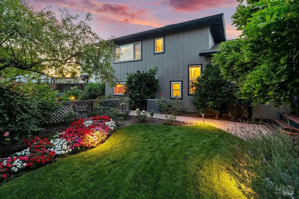 1816 Sherwood Circle Santa Rosa, CA 95405