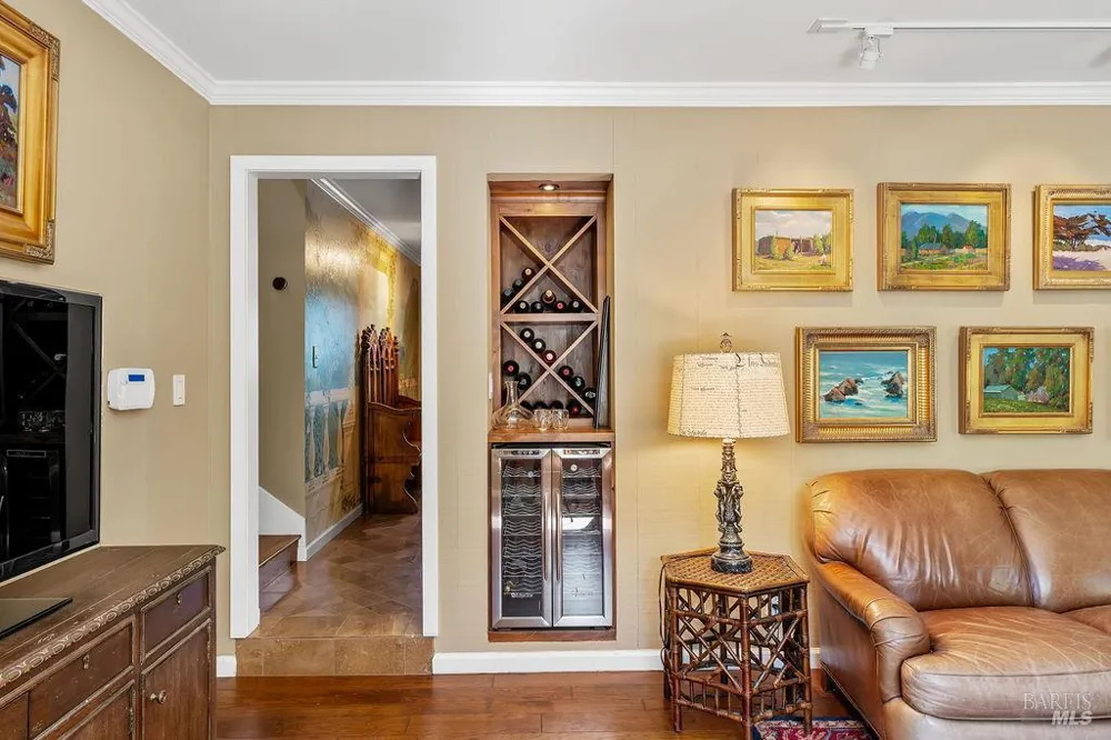 1816 Sherwood Circle Santa Rosa, CA 95405