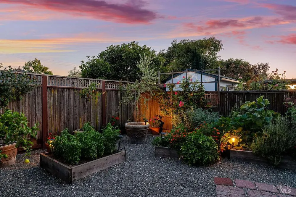 1816 Sherwood Circle Santa Rosa, CA 95405