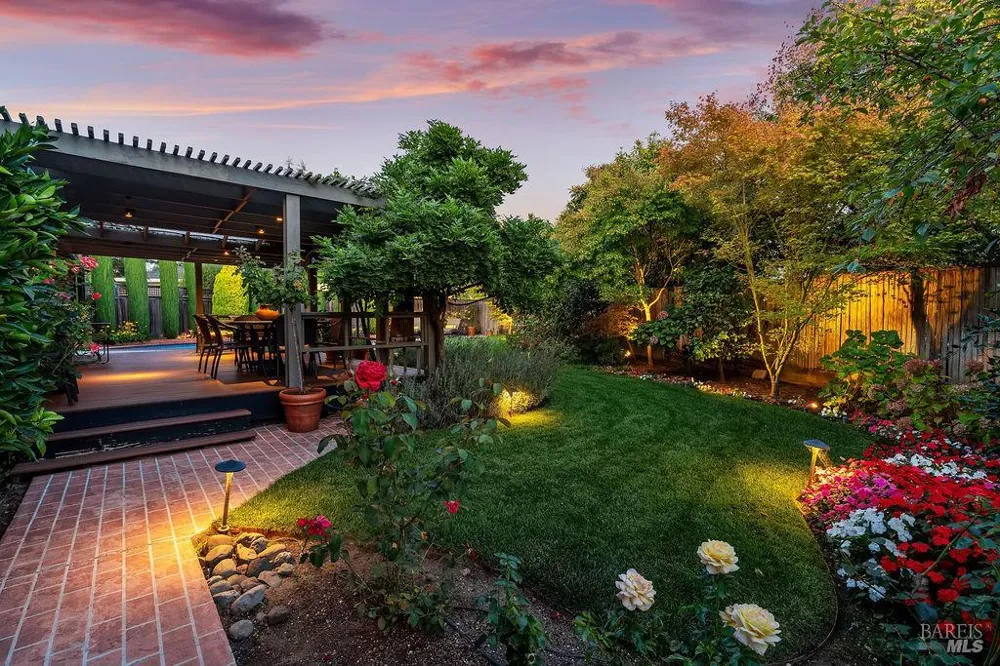 1816 Sherwood Circle Santa Rosa, CA 95405