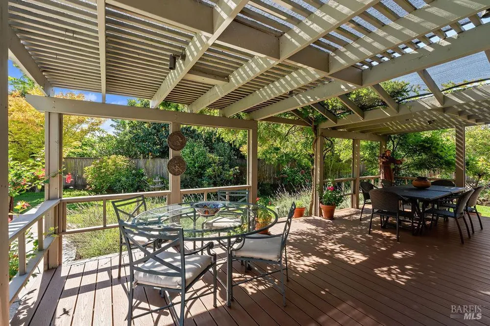 1816 Sherwood Circle Santa Rosa, CA 95405