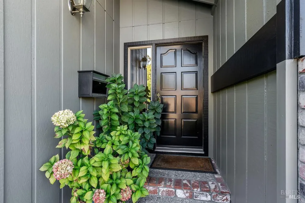 1816 Sherwood Circle Santa Rosa, CA 95405