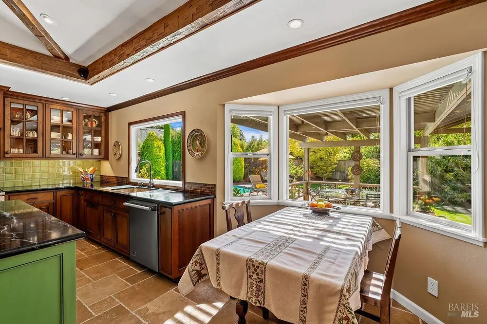 1816 Sherwood Circle Santa Rosa, CA 95405