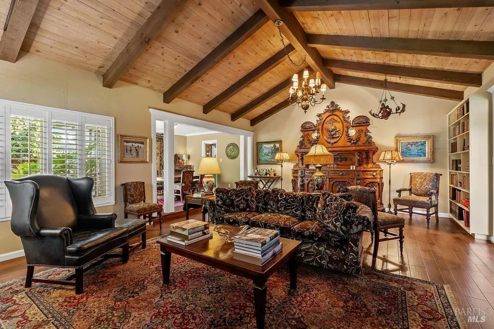 1816 Sherwood Circle Santa Rosa, CA 95405