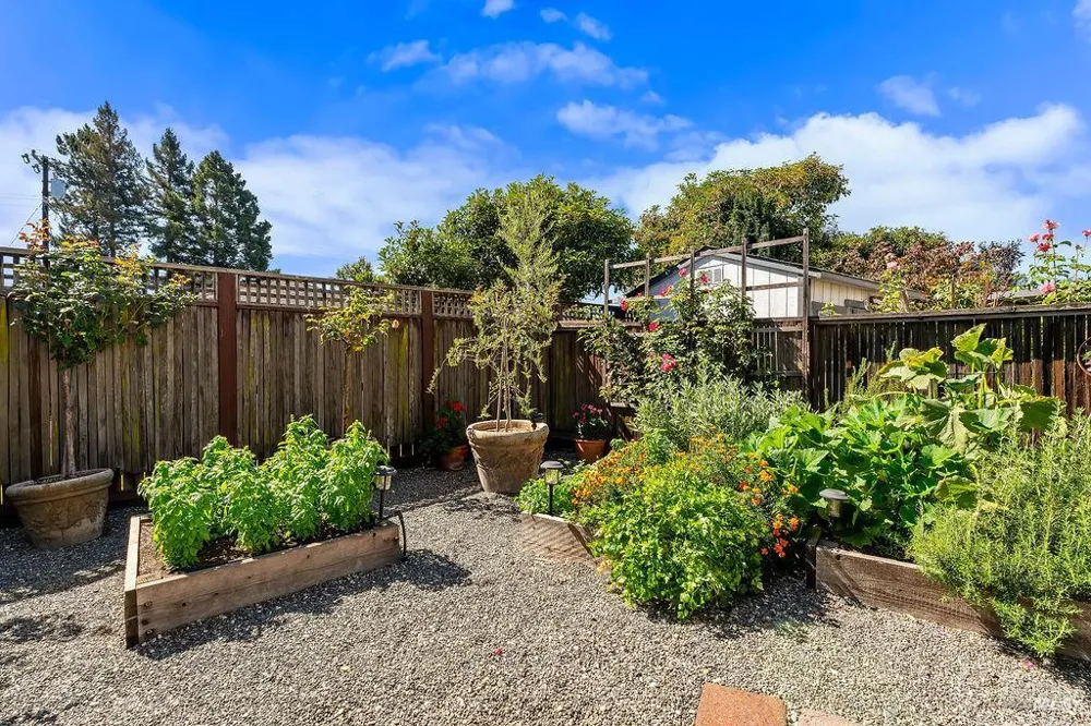 1816 Sherwood Circle Santa Rosa, CA 95405