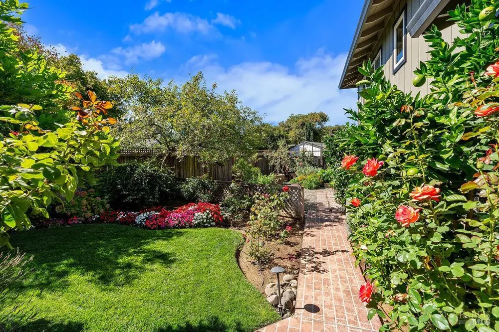 1816 Sherwood Circle Santa Rosa, CA 95405