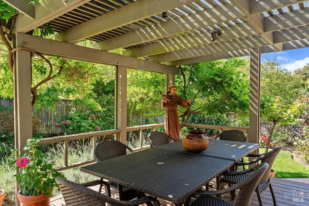 1816 Sherwood Circle Santa Rosa, CA 95405