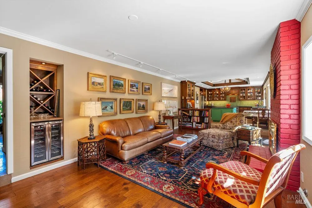 1816 Sherwood Circle Santa Rosa, CA 95405