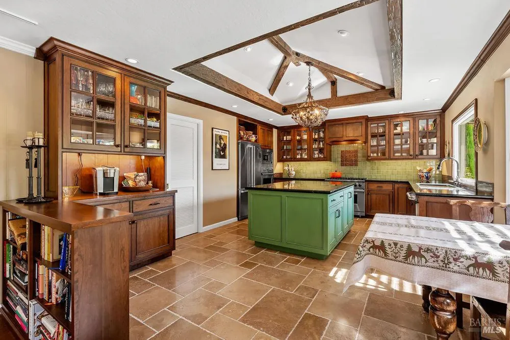 1816 Sherwood Circle Santa Rosa, CA 95405