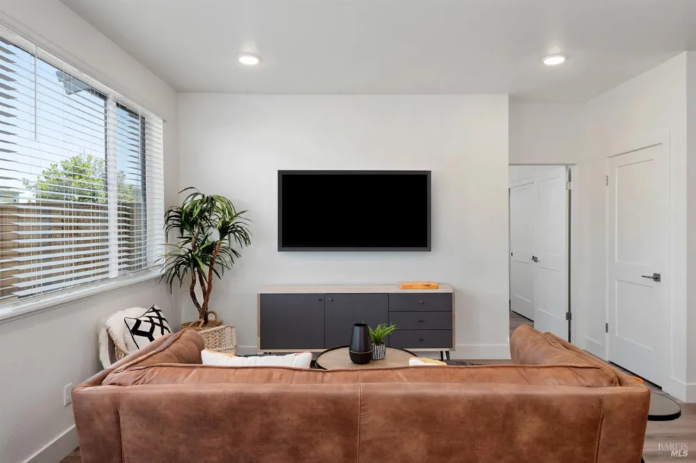 1423 Wrigley Avenue Santa Rosa, CA 95407