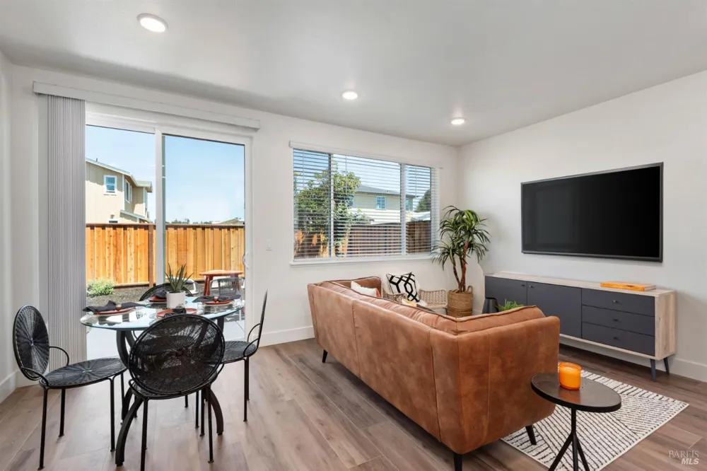 1122 Candlestick Avenue Santa Rosa, CA 95407