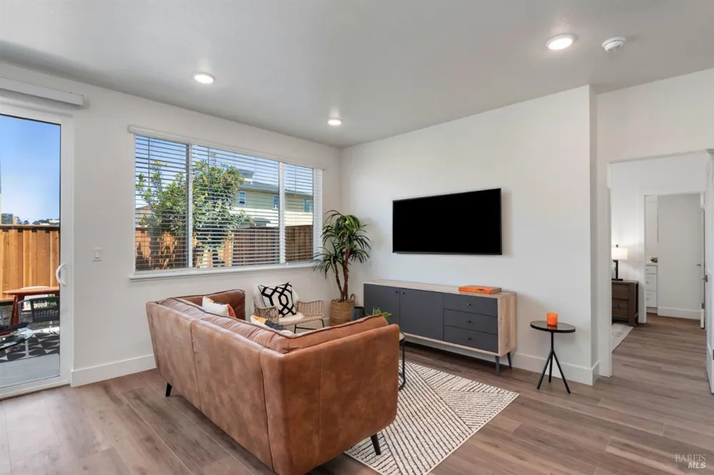 1122 Candlestick Avenue Santa Rosa, CA 95407