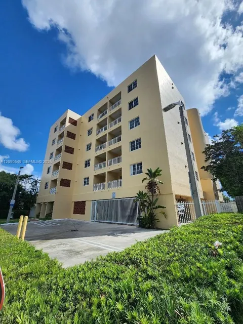 601 SW 37th Ave #202