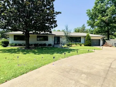 4051 E 46th Place
