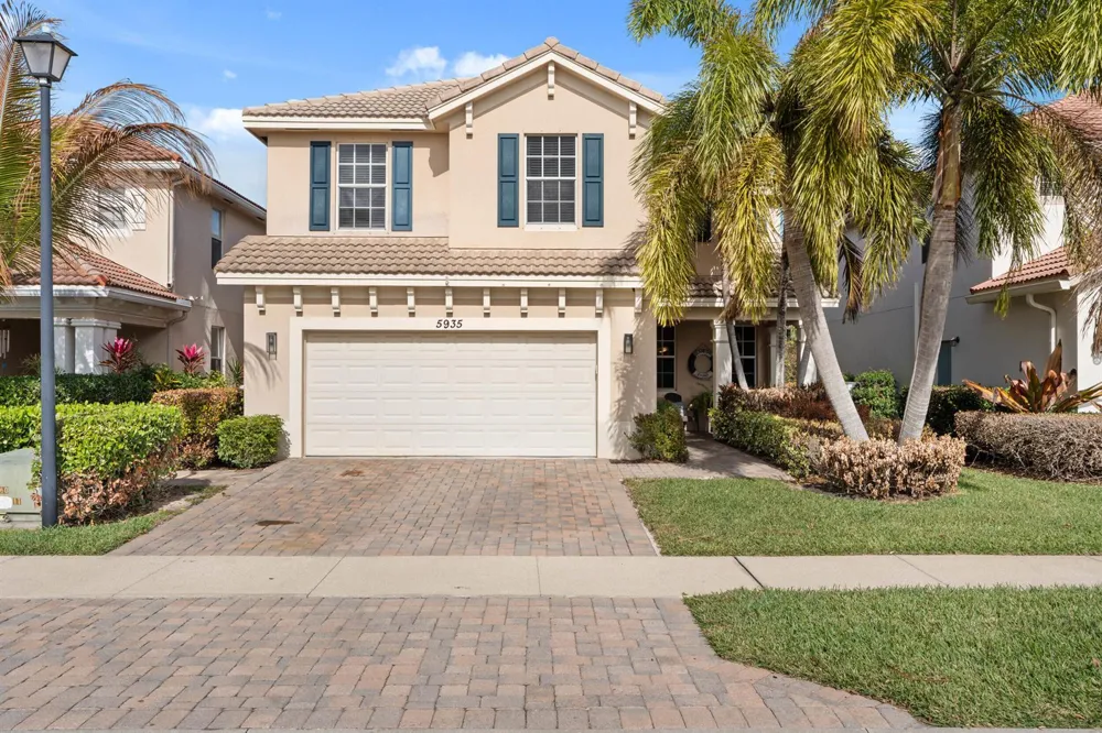 5935 SE Crooked Oak Avenue Hobe Sound, FL 33455