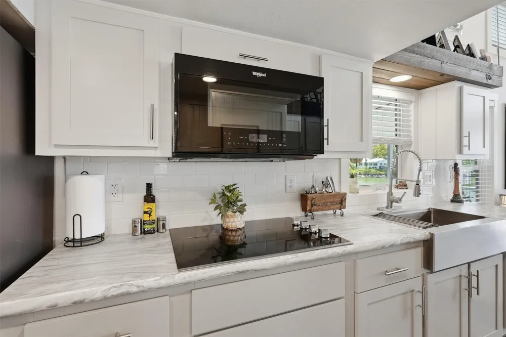 817 Brazos Harbor Circle Granbury, TX 76048