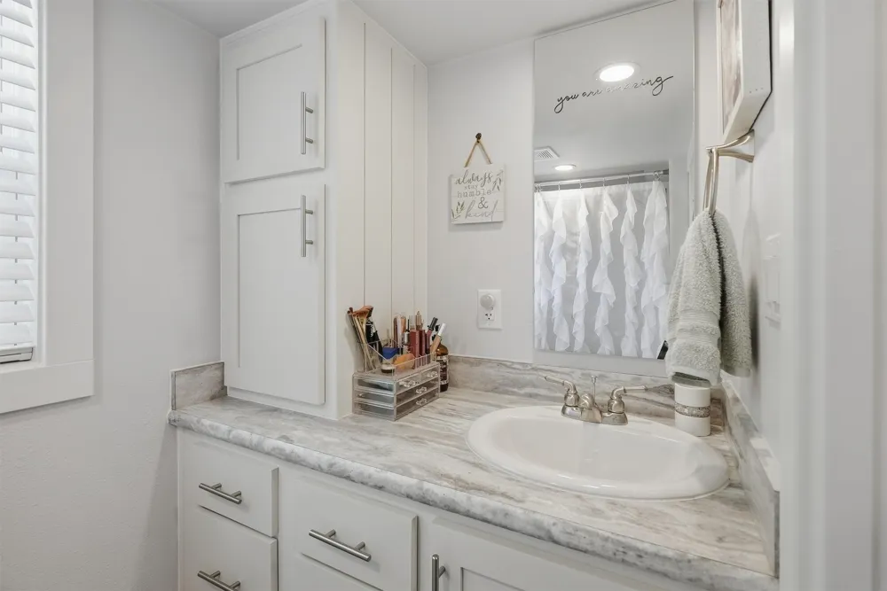 817 Brazos Harbor Circle Granbury, TX 76048