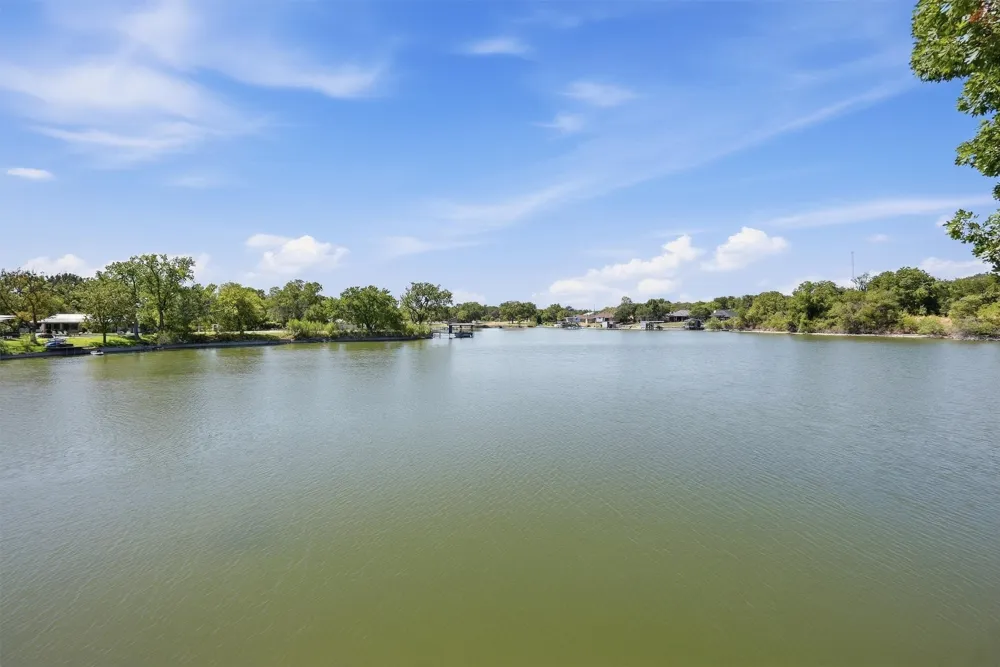 817 Brazos Harbor Circle Granbury, TX 76048