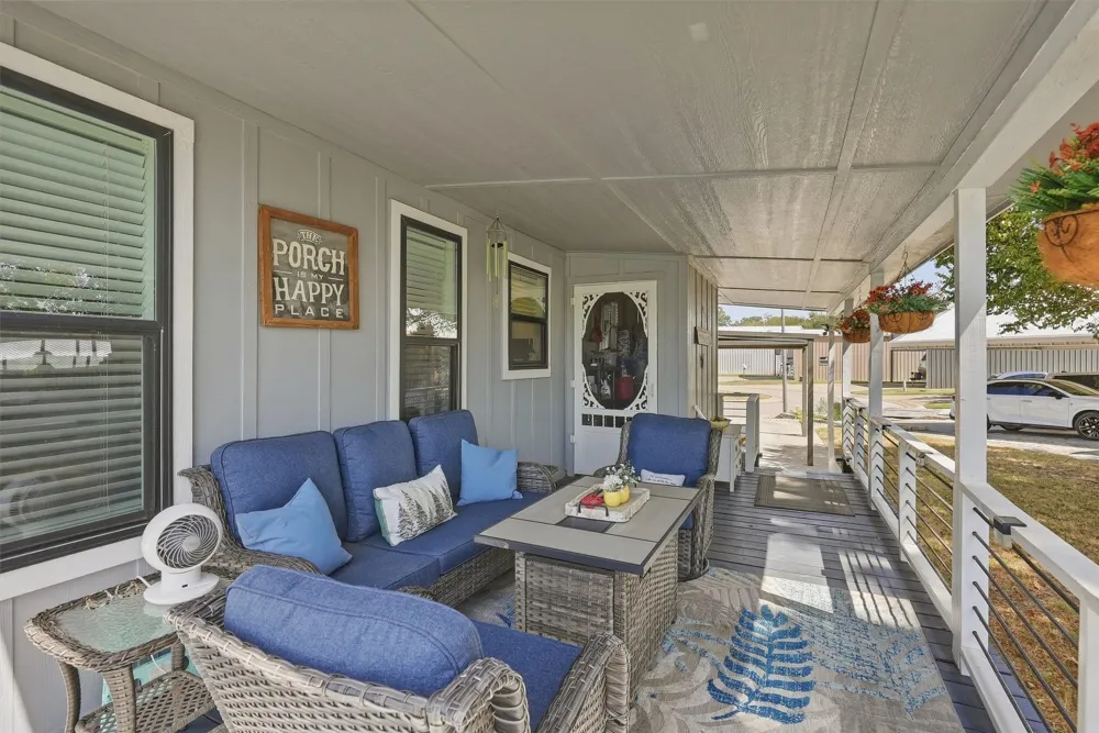817 Brazos Harbor Circle Granbury, TX 76048