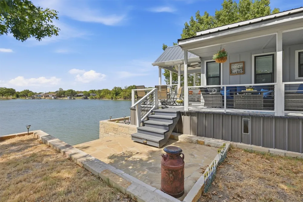 817 Brazos Harbor Circle Granbury, TX 76048