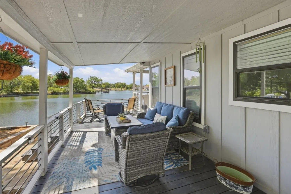 817 Brazos Harbor Circle Granbury, TX 76048