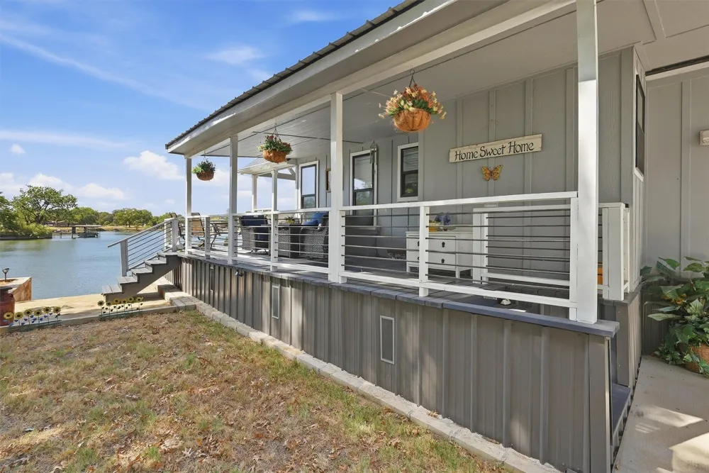 817 Brazos Harbor Circle Granbury, TX 76048