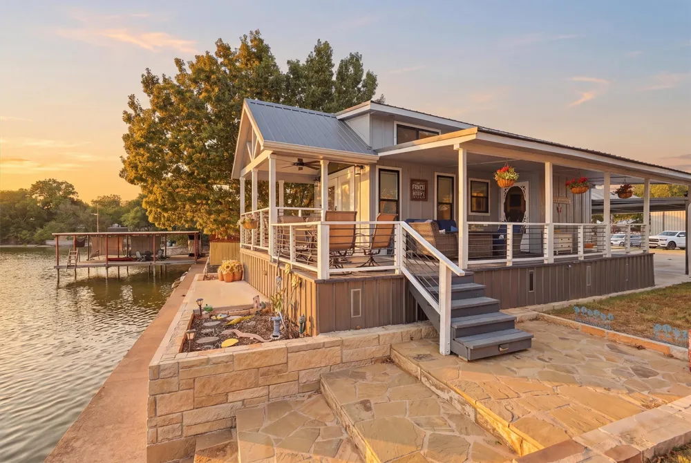 817 Brazos Harbor Circle Granbury, TX 76048
