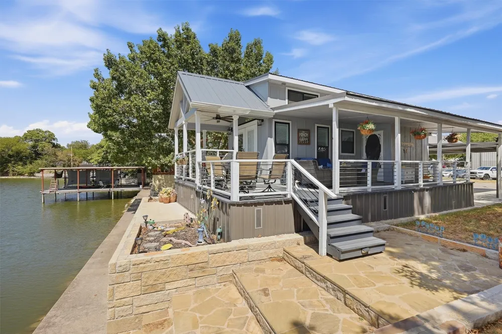 817 Brazos Harbor Circle Granbury, TX 76048