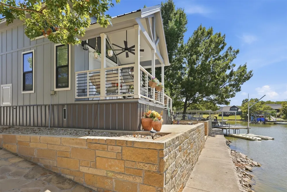817 Brazos Harbor Circle Granbury, TX 76048