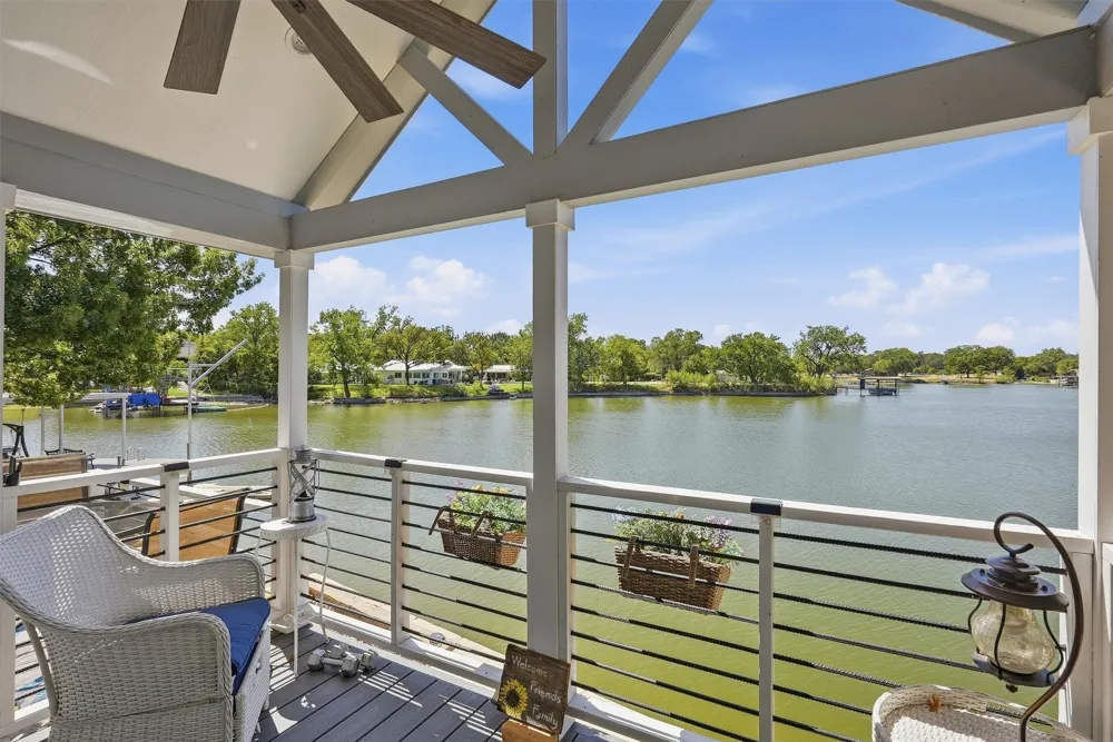 817 Brazos Harbor Circle Granbury, TX 76048
