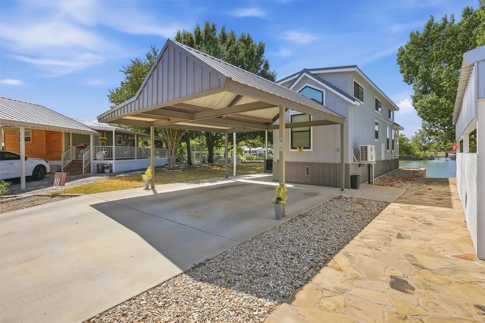 817 Brazos Harbor Circle Granbury, TX 76048