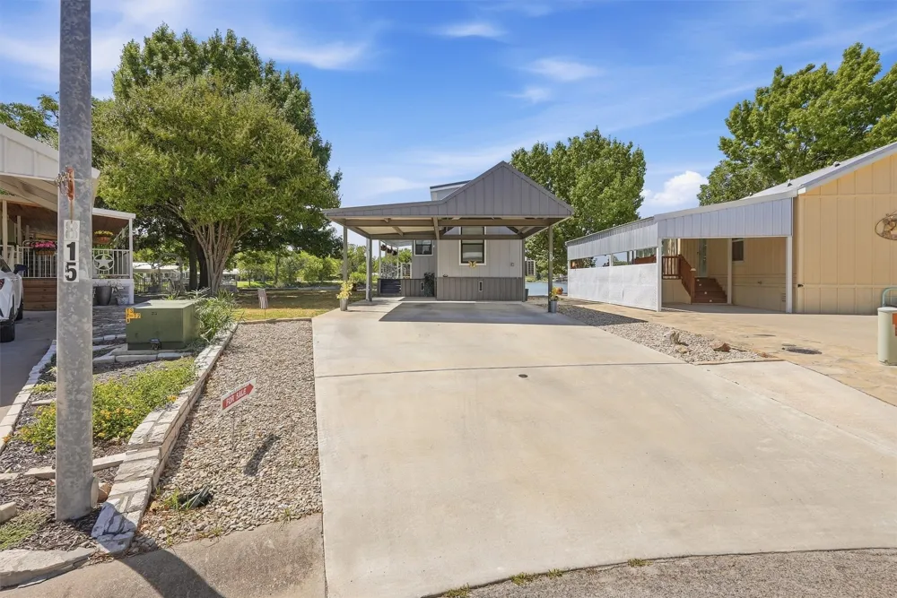 817 Brazos Harbor Circle Granbury, TX 76048